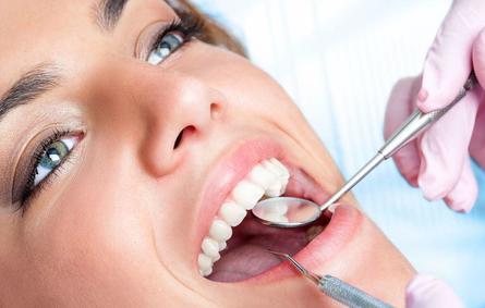 نصائح ضرورية للحفاظ على صحة أسنانك وفق طبيب مختص