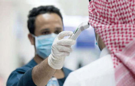 إهمال مصاب بكورونا يتسبب بنقل العدوى لـ 5 أشخاص من عائلته في السعودية