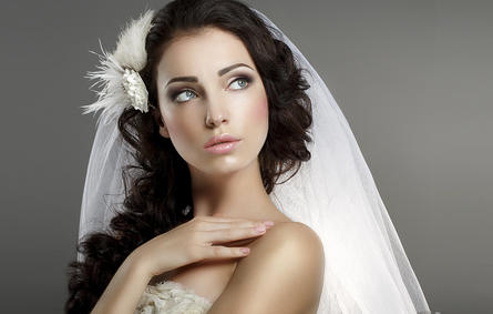 مكياج أحادي اللون للعروس لإطلالة فخمة وراقية