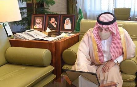 أمير منطقة الرياض يدشن حملة سرطان الثدي