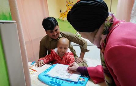 جواهر القاسمي توجّه "صندوق أميرة" بتجهيز غرفتي عمليات في مستشفى لعلاج السرطان بمدينة بيشاور 