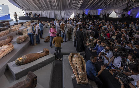 مصر تعلن عن أكبر اكتشاف أثري لـ 100 تابوت مغلق منذ 2500 عام