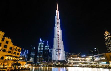 أشهر المعالم الإماراتية تشارك في احتفالات اليوم الوطني الـ 49