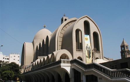 وفاة 5 كهنة بسبب كورونا وتعليق قداسات الكنيسة بمصر