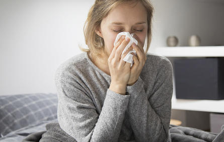 الفرق بين أعراض كورونا والإنفلونزا الموسمية