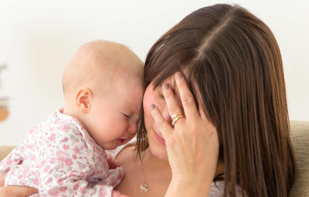 أعراض اكتئاب الحامل بعد الولادة
