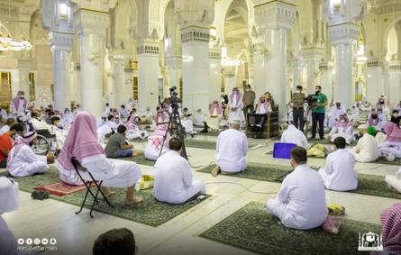 بعد أكثر من عام عودة الدروس الحضورية في المسجد النبوي