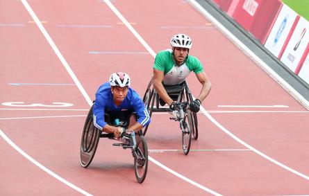 اللاعب السعودي عبدالرحمن القرشي ضمن نهائي سباق الـ 100 متر للكراسي في طوكيو 