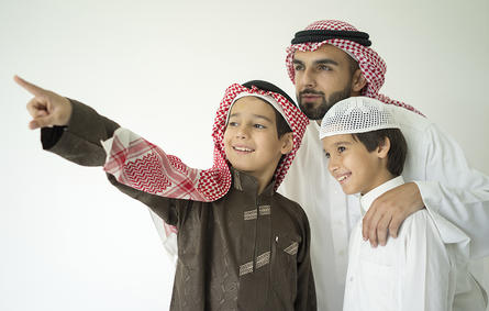في يوم الطفل الخليجي: أوجه الشبه بين أزياء الأطفال السعودية والبحرينية