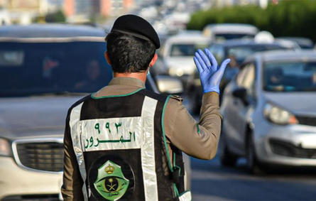 المرور السعودي تكشف ضوابط الالتفاف لليمين عند الإشارة