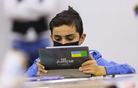 "المدرسة الرقمية" تبدأ مرحلتها التجريبية الأولى في المخيم الإماراتي الأردني للاجئين