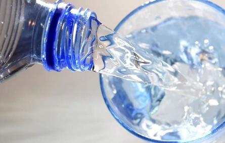 الغذاء والدواء السعودية: الصوديوم الموجود في مياه الشرب لا يشكل أي قلق على الصحة