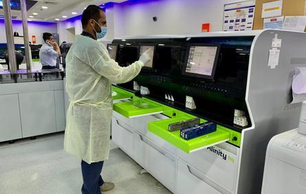 تشغيل الجيل الجديد من أجهزة الكيمياء في مستشفى شرق جدة