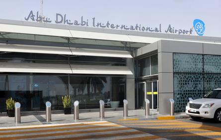 مطارات أبوظبي تنتهي من بناء أكبر مواقف للسيارات يعمل بالطاقة الشمسية