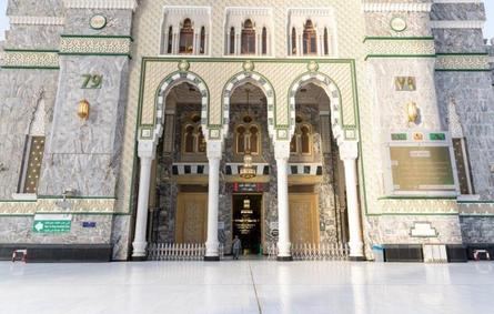 الانتهاء من أعمال صيانة أبواب المسجد الحرام استعدادًا لموسم حج 1442هـ