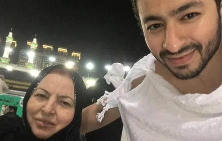 حمادة هلال يتذكر والدته بفيديو مؤثر بعد عام على رحيلها