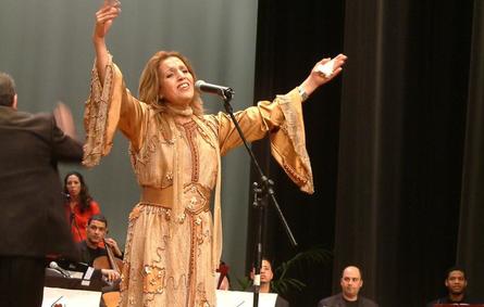 مسار أيقونة الغناء المغربي نعيمة سميح  في كتاب