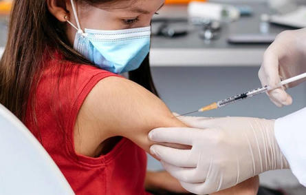 أهمية تطعيم الأطفال بلقاح كورونا