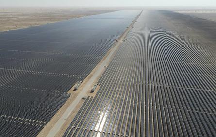 رفع القدرة الإنتاجية لمشروع الطاقة الشمسية في مجمع محمد بن راشد إلى 330 ميجاوات. الصورة من "وام"
