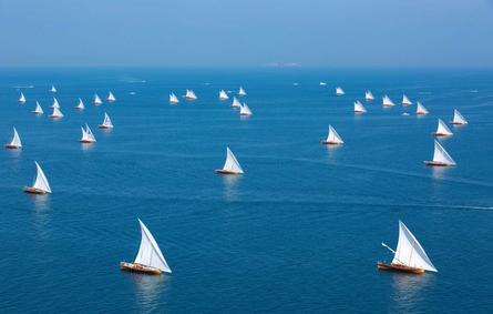 انطلاق سباقات نادي أبوظبي للرياضات البحرية التراثية للموسم 2022. الصورة من "وام"