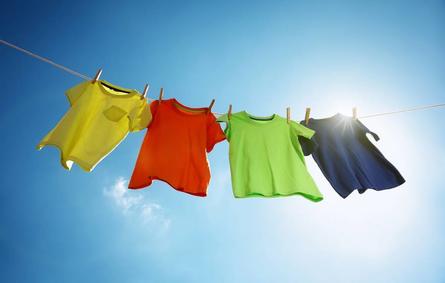 طرق مساعدة في غسل الملابس الملوّنة 
