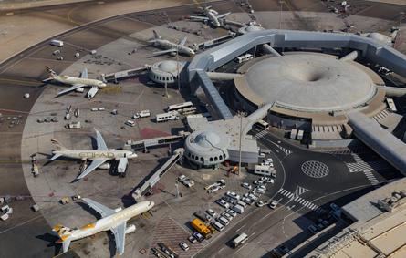 مطار أبوظبي. الصورة من "وام"