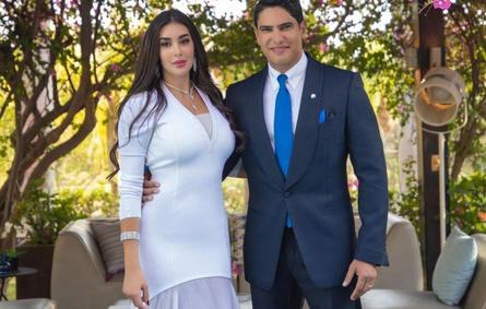 ياسمين صبري وزوجها - الصورة من حسابها على انستغرام