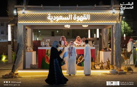 القهوة السعودية توثق الجود والأصالة في مهرجان البشت الحساوي - الصورة من حساب وزارة الثقافة