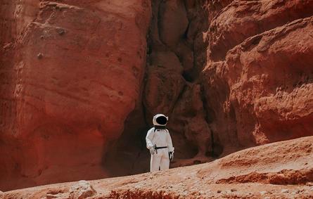 صورة رائد فضاء على المريخ