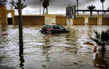 خطوات يجب عليك فعلها إذا تعرضت سيارتك للغرق بمياه الأمطار