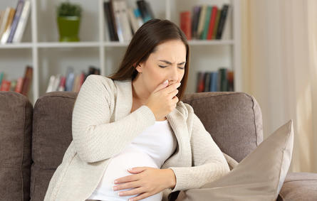 تعاني الحامل من أعراض مضاعفة لقرحة المعدة