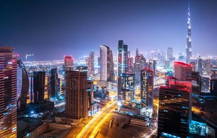 مركز دبي للسلع المتعددة يفوز بجائزة أفضل منطقة حرة في العالم. الصورة من "وام"