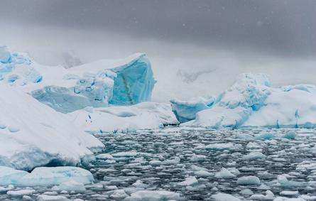 صورة لذوبان الجليد في القارة القطبية الجنوبية