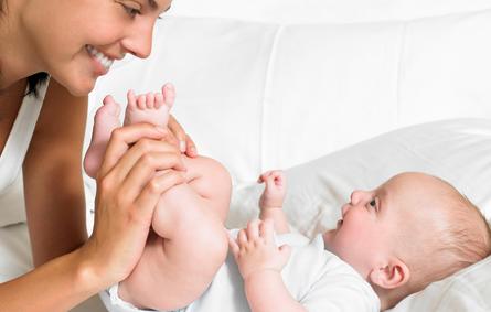 العلاقة بين إمساك الرضع والحليب الصناعي