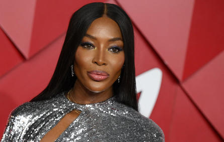 British model Naomi Campbell poses on the red carpet upon arrival at The 2022 Fashion Awards in London on December 5, 2022. Daniel LEAL / AFP
