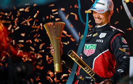 الألماني باسكال فيرلاين يحقق المركز الأول في السباق الليلي لفورمولا إي 2023 - الصورة من واس