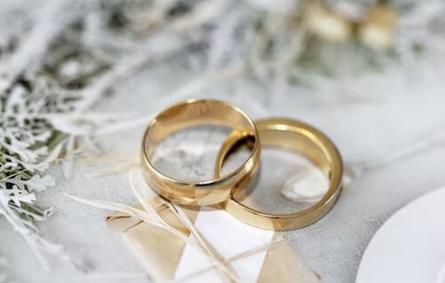 بريطاني يتزوج من حبيبته الأولى بعد 60 عاما من إلغاء خطوبتهما