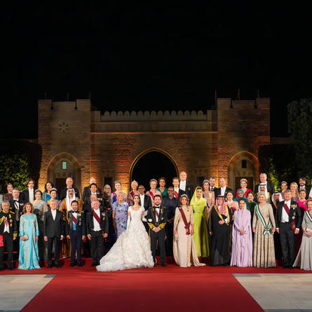 العائلة الملكية الأردنية مع قادة دول وأولياء عهد وشخصيات من دول العالم (مصدر الصورة : الديوان الملكي الهاشمي)