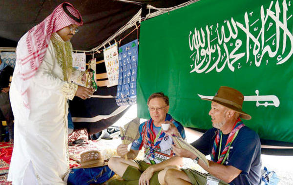 بيت الشعر والقهوة العربية تستقطبان روّاد المخيم الكشفي في اليابان