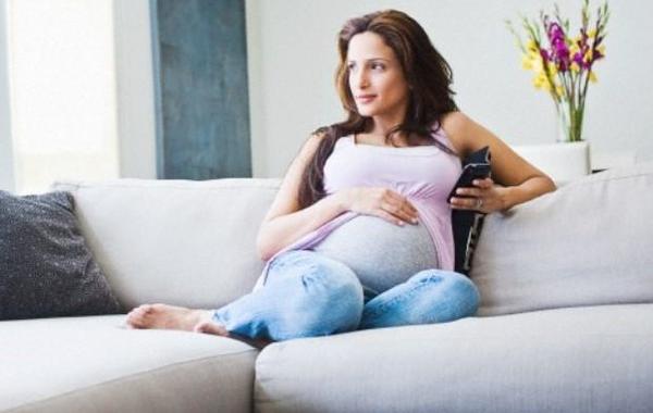 كثرة الجلوس تصيب "الحامل" بالاكتئاب وسكري الحمل