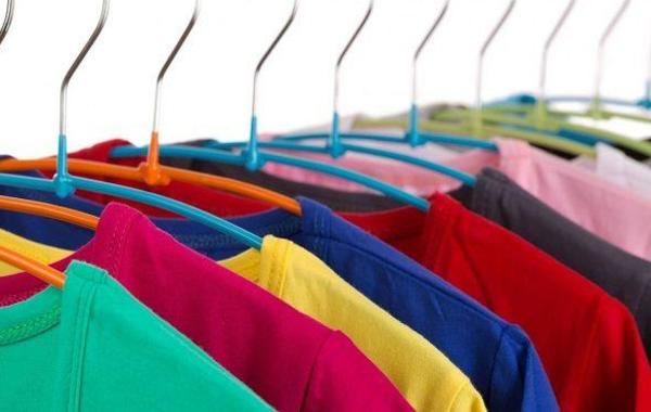 علماء يبتكرون ملابس تغيِّر من لونها ورسوماتها في لحظات