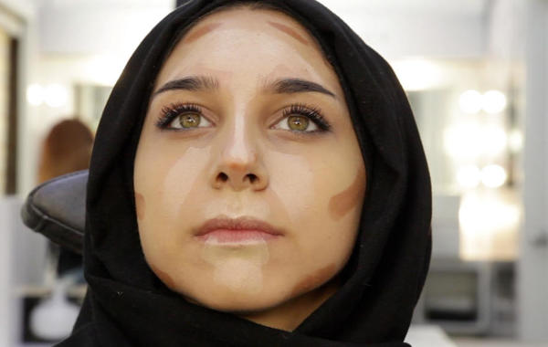 بالفيديو : تعلمي خطوات الكونتورينغ المناسب لاطلالة الحجاب
