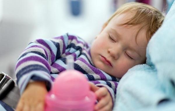 دراسة: تدريب الأطفال على النوم ليلاً ليس أمراً صعباً