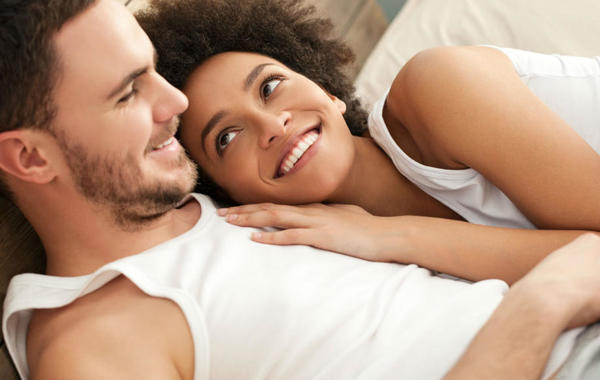 5 حيل ذكورية تغري النساء بالعلاقة الحميمة