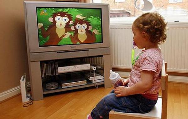 هشاشة عظام للأطفال سببها مشاهدة التلفزيون