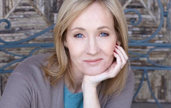 J. K. Rowling  تعيدنا الى عالم "هاري بوتر"