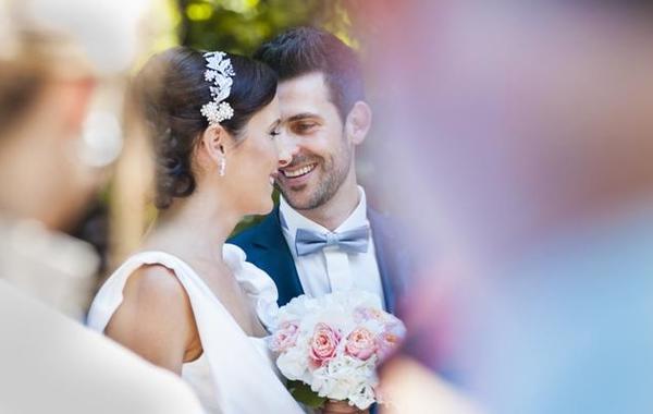 10 خطوات تؤدّي إلى السعادة الزوجية