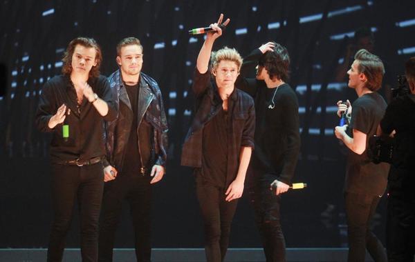 "One Direction" الرابح الأكبر في حفل جوائز MTV