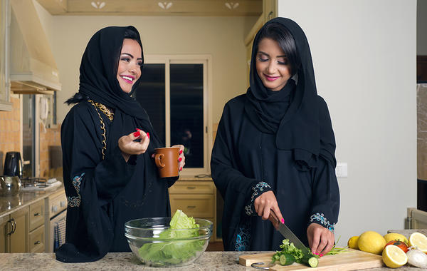 نساء سعوديات بين ضغوطات الزوج والأسرة
