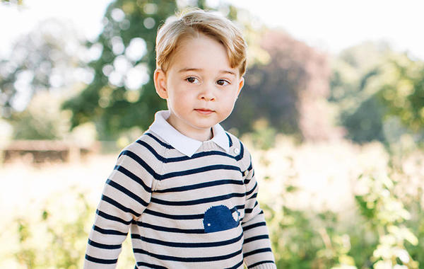 الأمير جورج يدخل المدرسة للمرة الأولى.. وإختيار والديه يخالف العادات